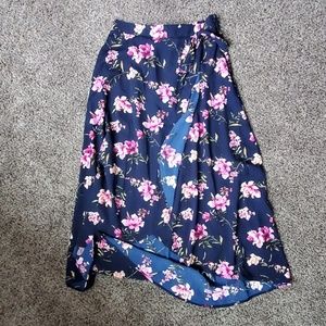 Hi-lo floral midi skirt